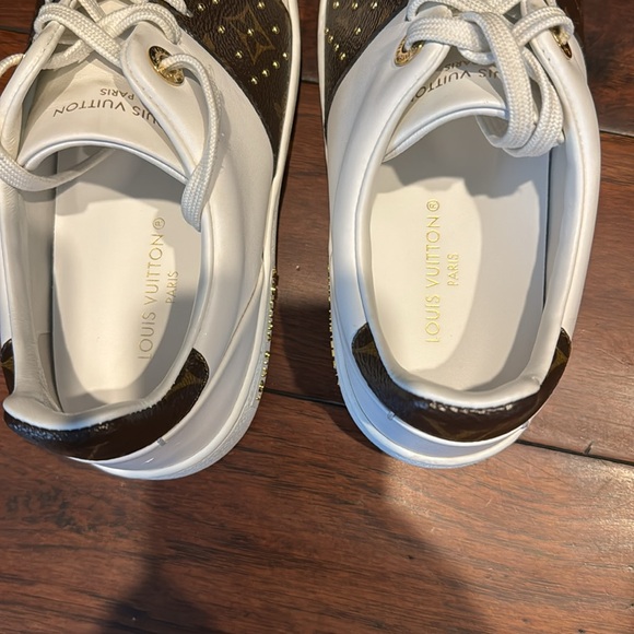 Authentic Louis Vuitton Frontrow Sneaker - Picture 5 of 10
